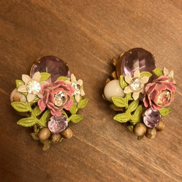 Vintage floral 3D metal crystal glass pearl Cottagecore earrings - Picture 2 of 5